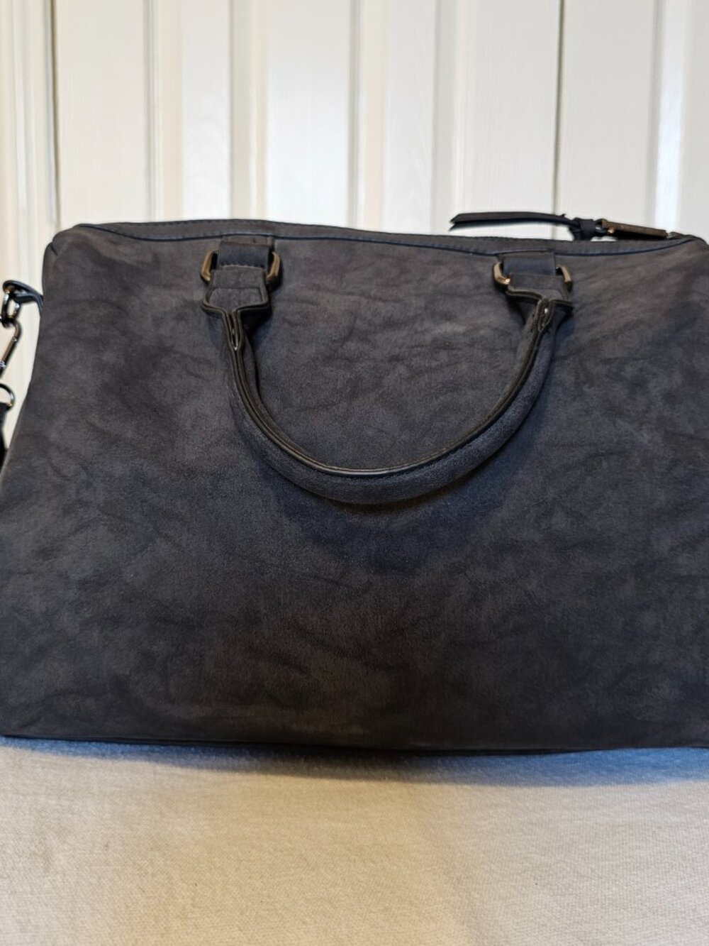 Violet Ray, women's purse grey, silver trim, outside pocket shoulder strap - Picture 8 of 12
